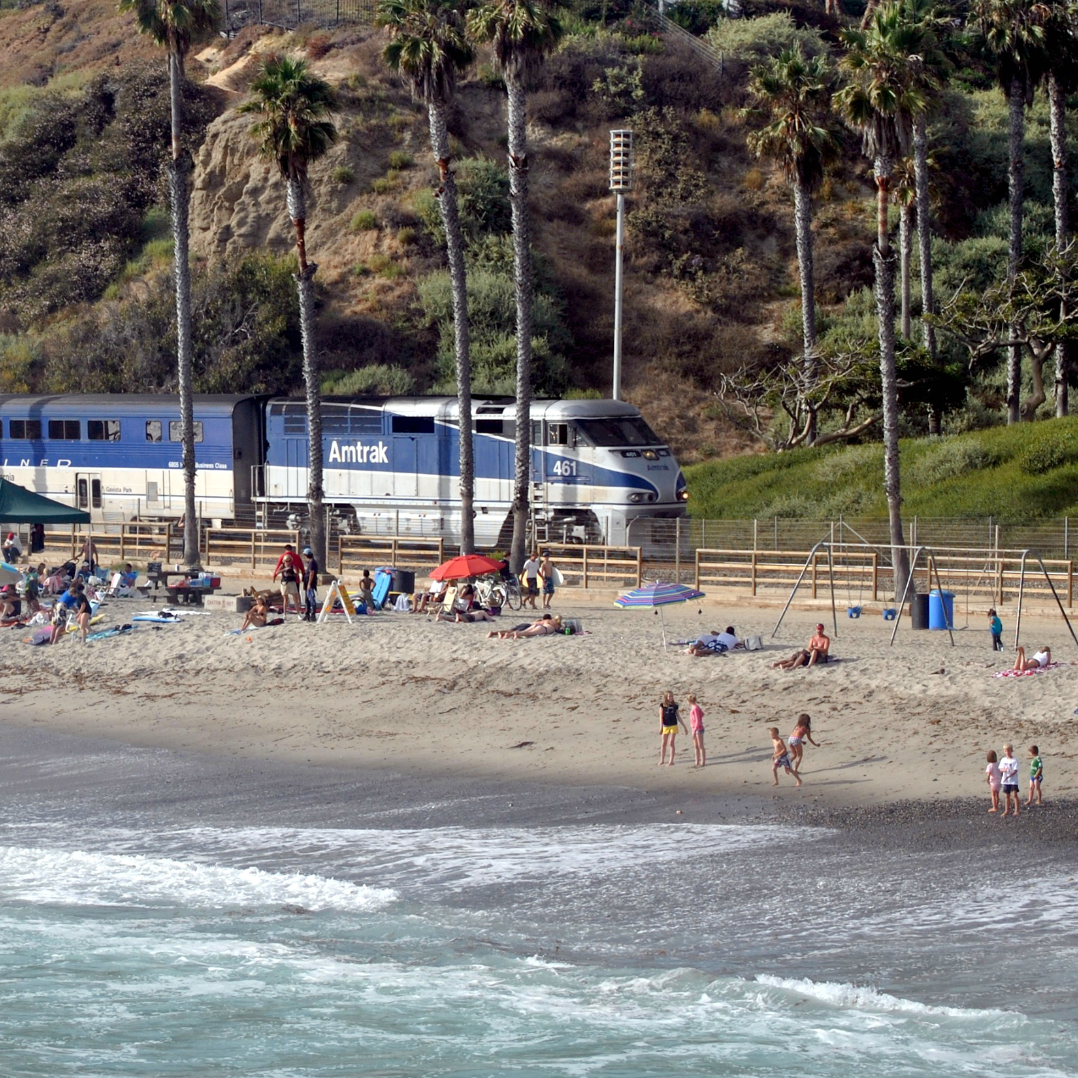 Pacific Surfliner w San Clemente (flickr.com, Loco Steve, CC BY-SA 2.0 Generic) 