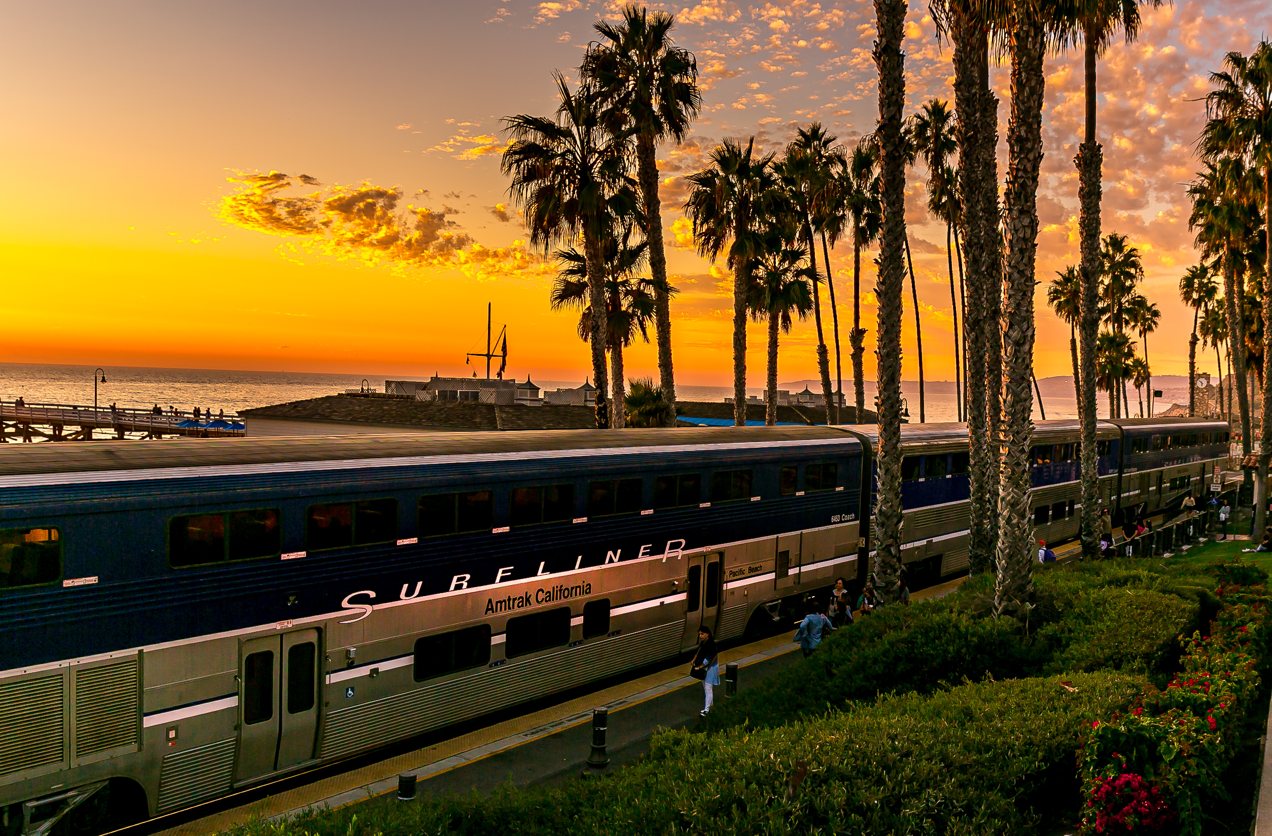 Pacific Surfliner (flickr.com, Cameron Photo, CC BY-ND 2.0 Generic)