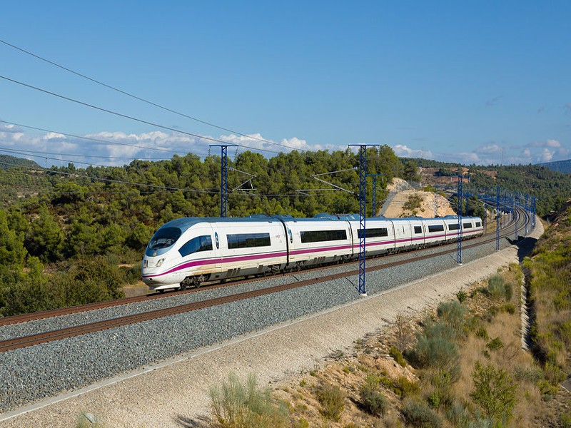 wycieczka do Hiszpanii pociągiem